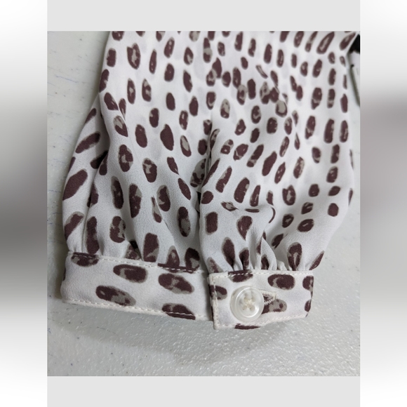 CAbi 570 Animal Skin Print Wrap Top Long Sleeve XS Blouse - Picture 2 of 11